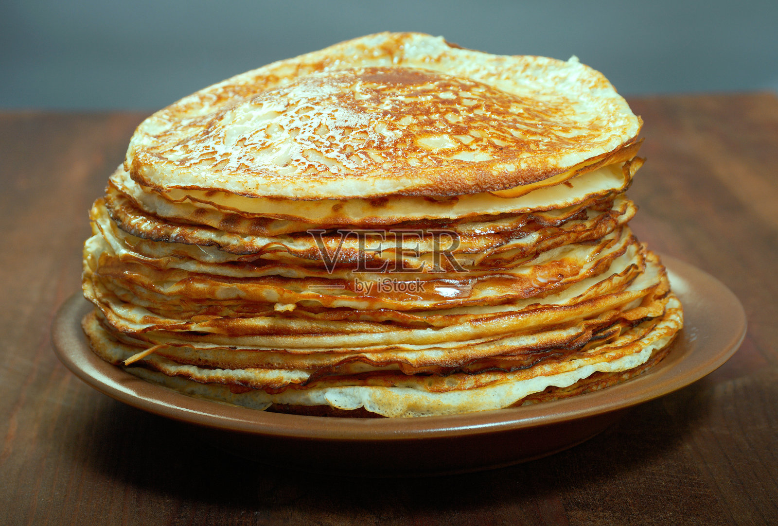 叠煎饼-俄罗斯传统食物照片摄影图片