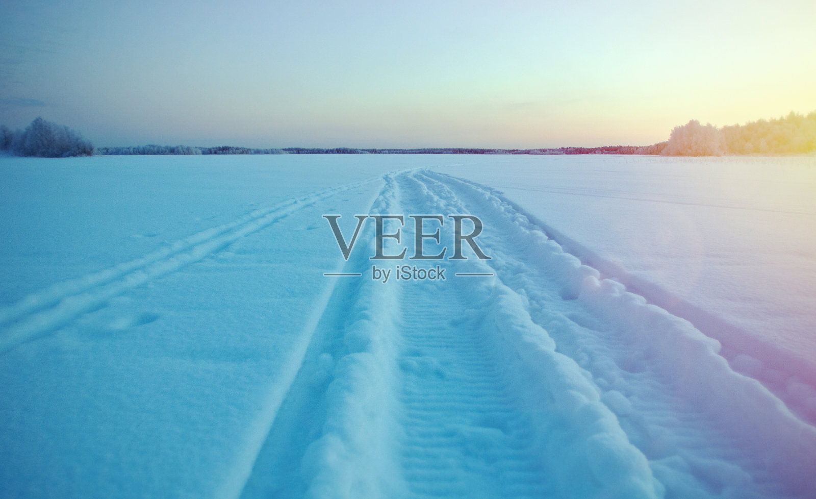 冬天冻湖照片摄影图片