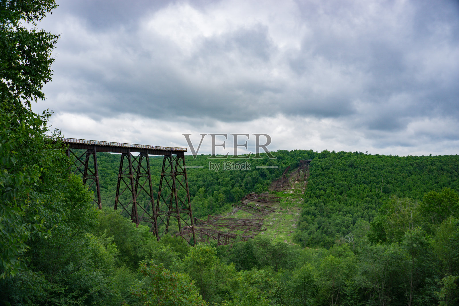 金祖亚桥州立公园的金祖亚桥龙卷风废墟照片摄影图片