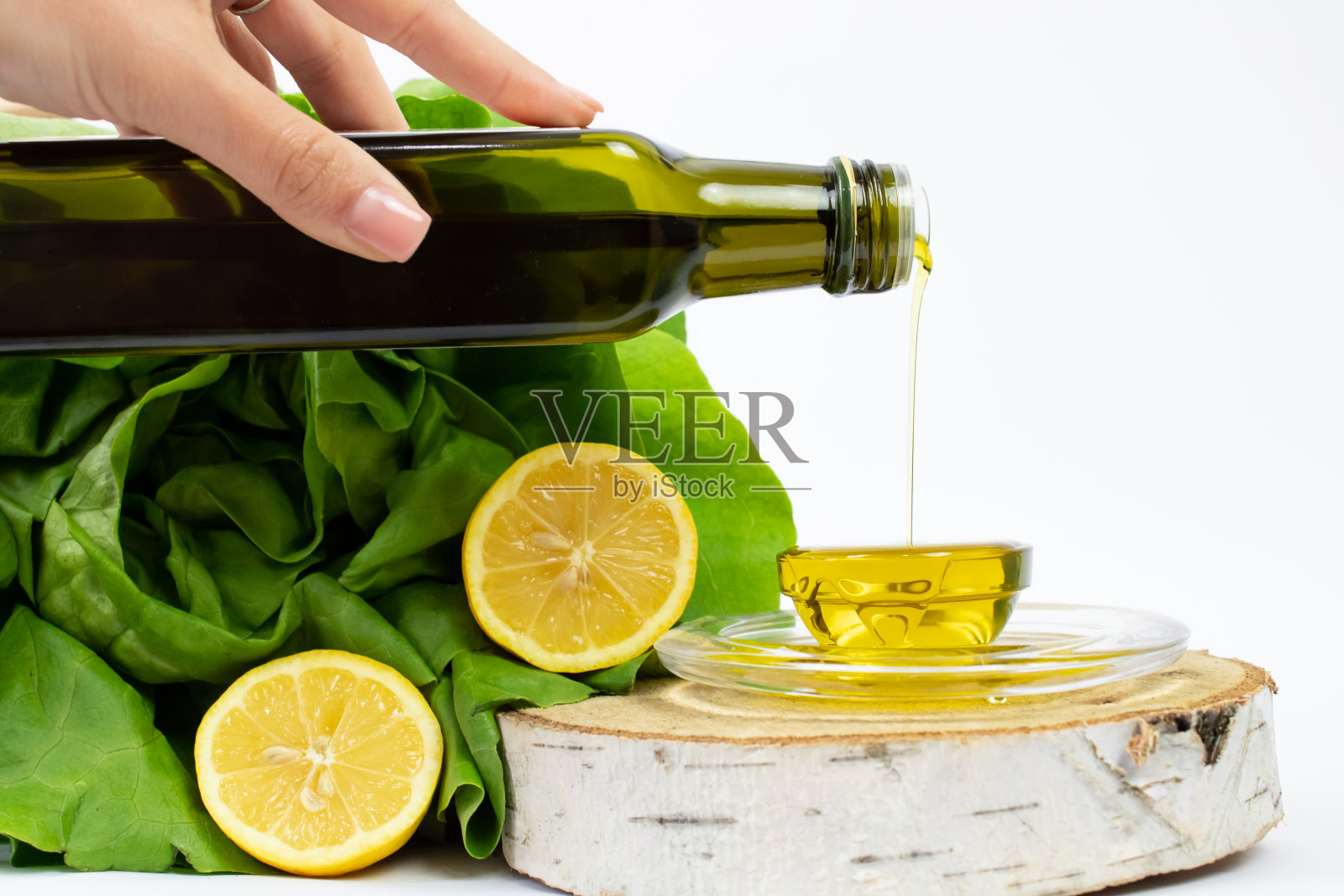 生菜，柠檬和橄榄油。照片摄影图片