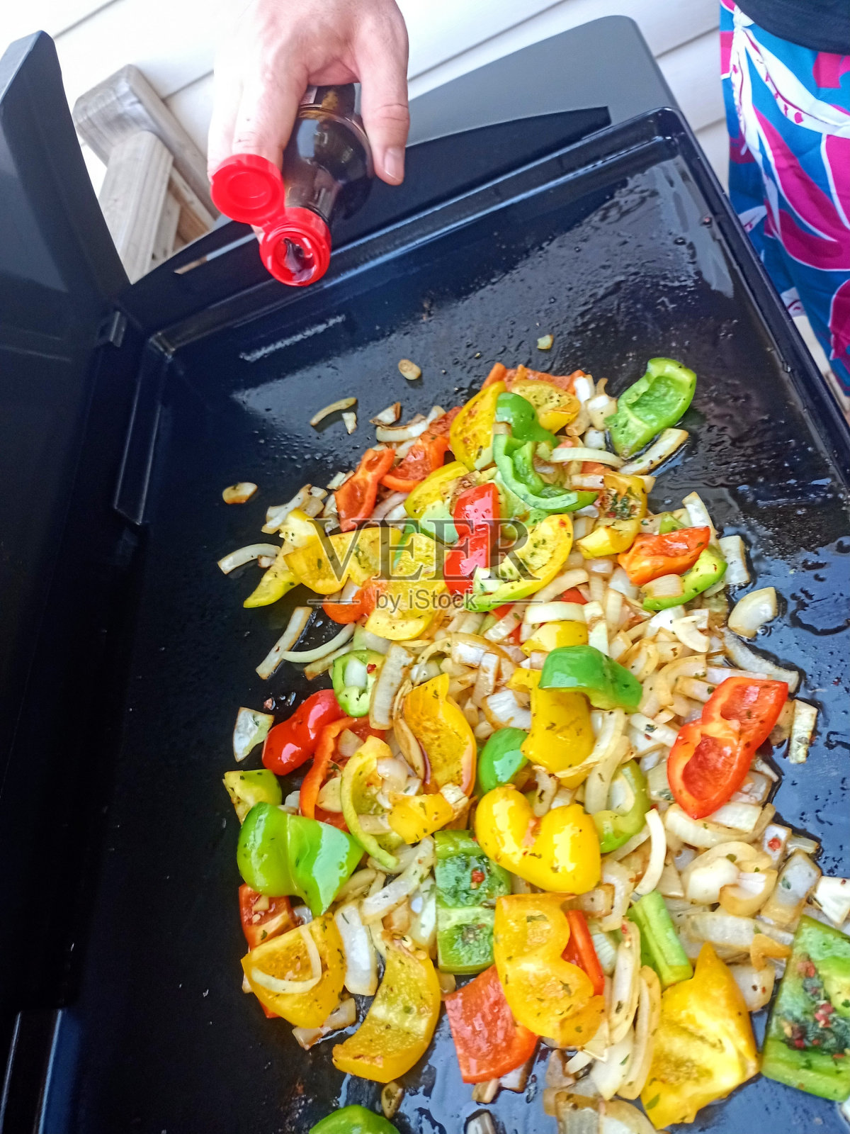 烤制的彩色辣椒照片摄影图片