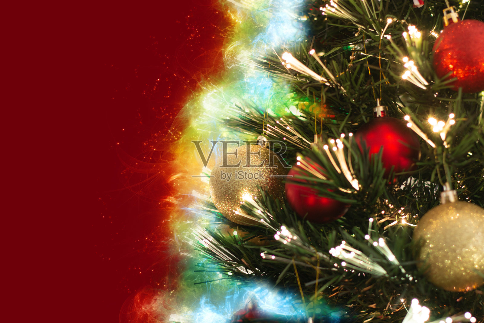 圣诞树。传统的圣诞装饰。模糊的背景照片摄影图片