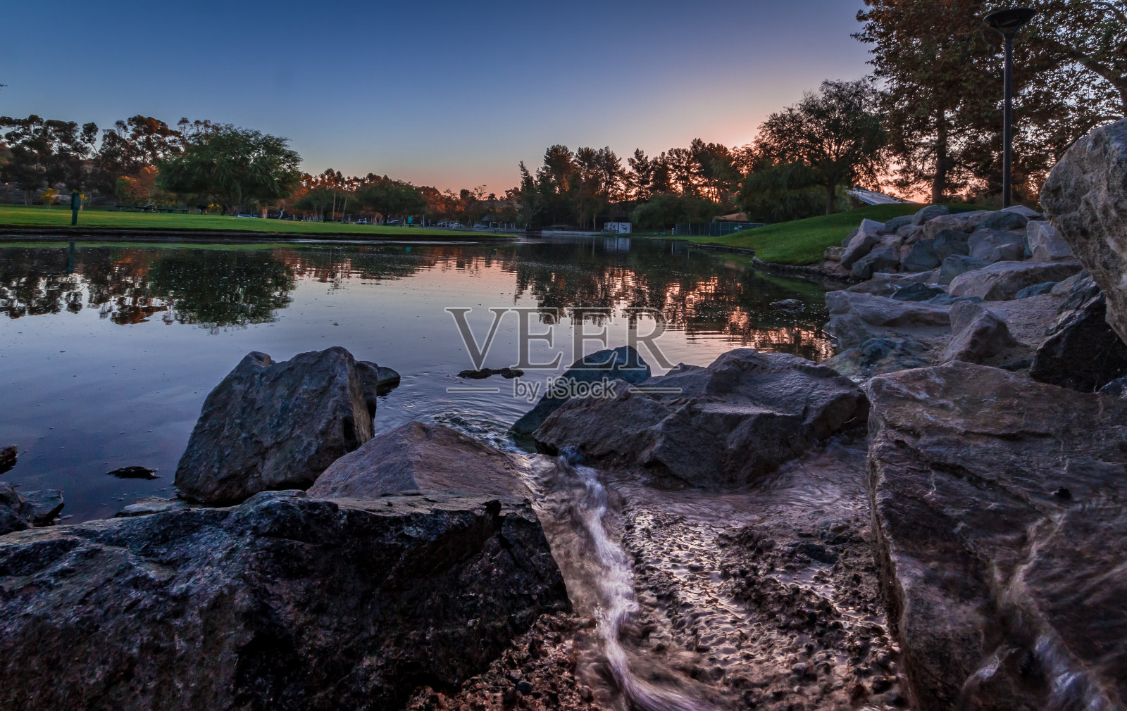 无情的山谷。照片摄影图片