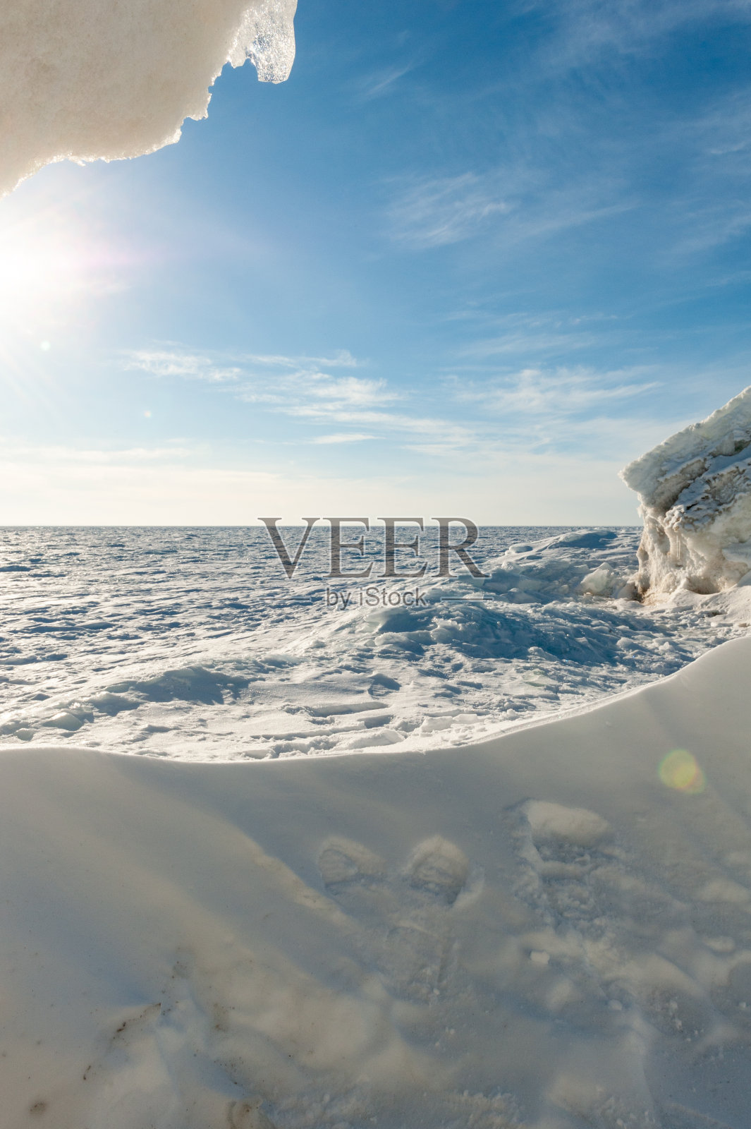 休伦湖和格鲁吉亚湾在冬天的黄昏，蒂尼，安大略省，加拿大照片摄影图片