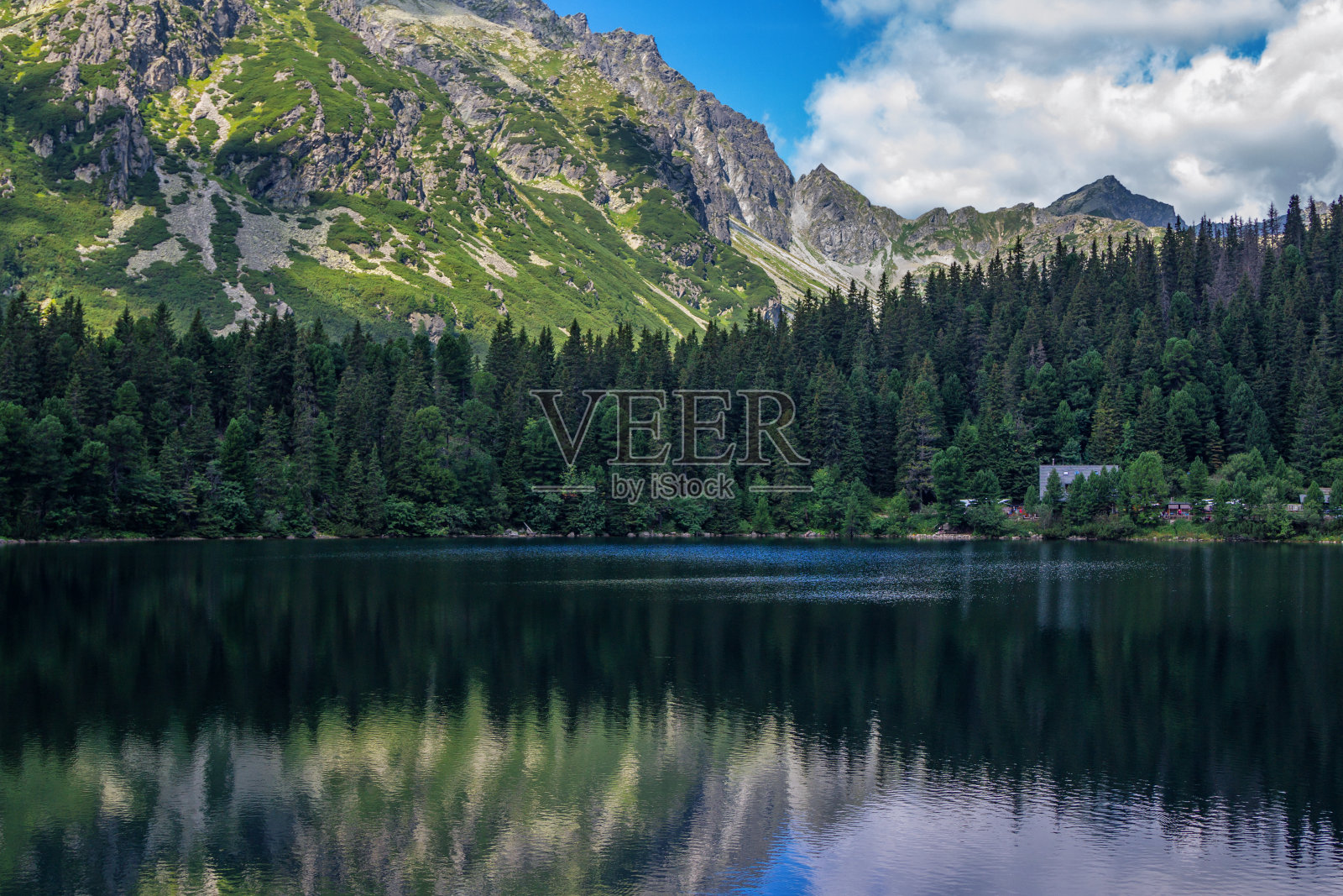 斯洛伐克高塔特拉斯的美丽夏日风景——波拉德湖照片摄影图片