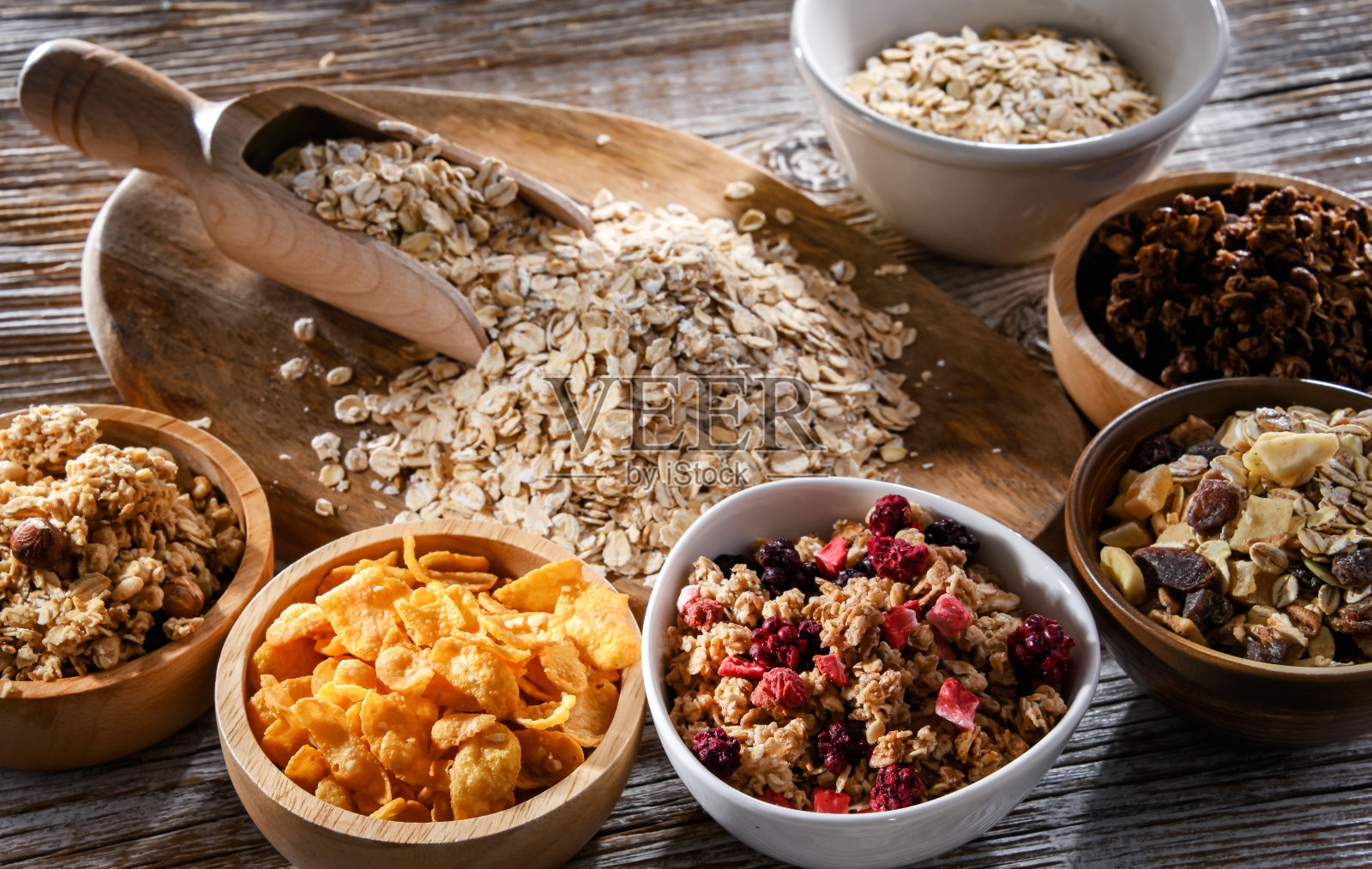 与不同种类的早餐麦片产品组成照片摄影图片