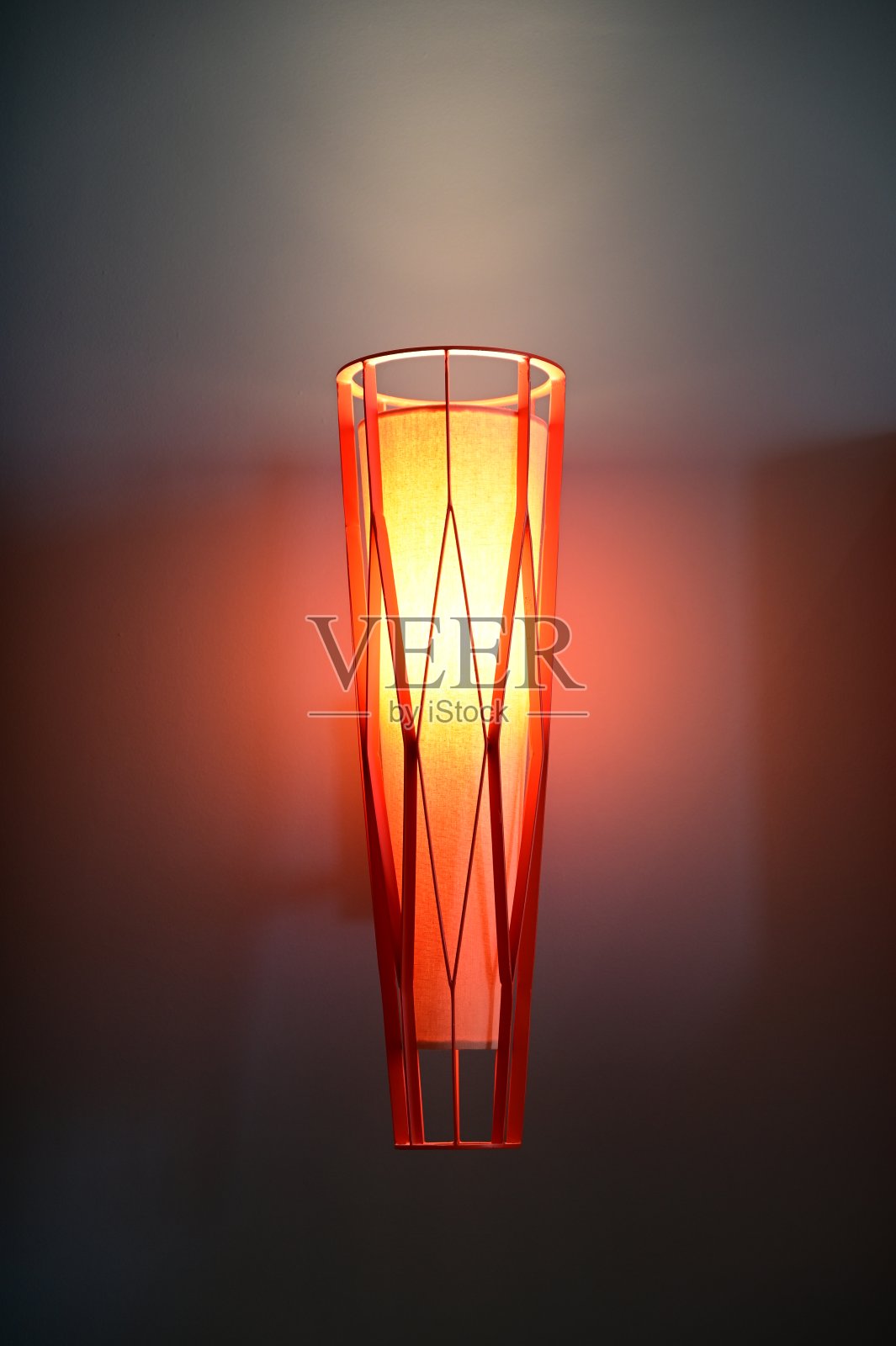 豪华橙色灯在房间内，室内设计照片摄影图片