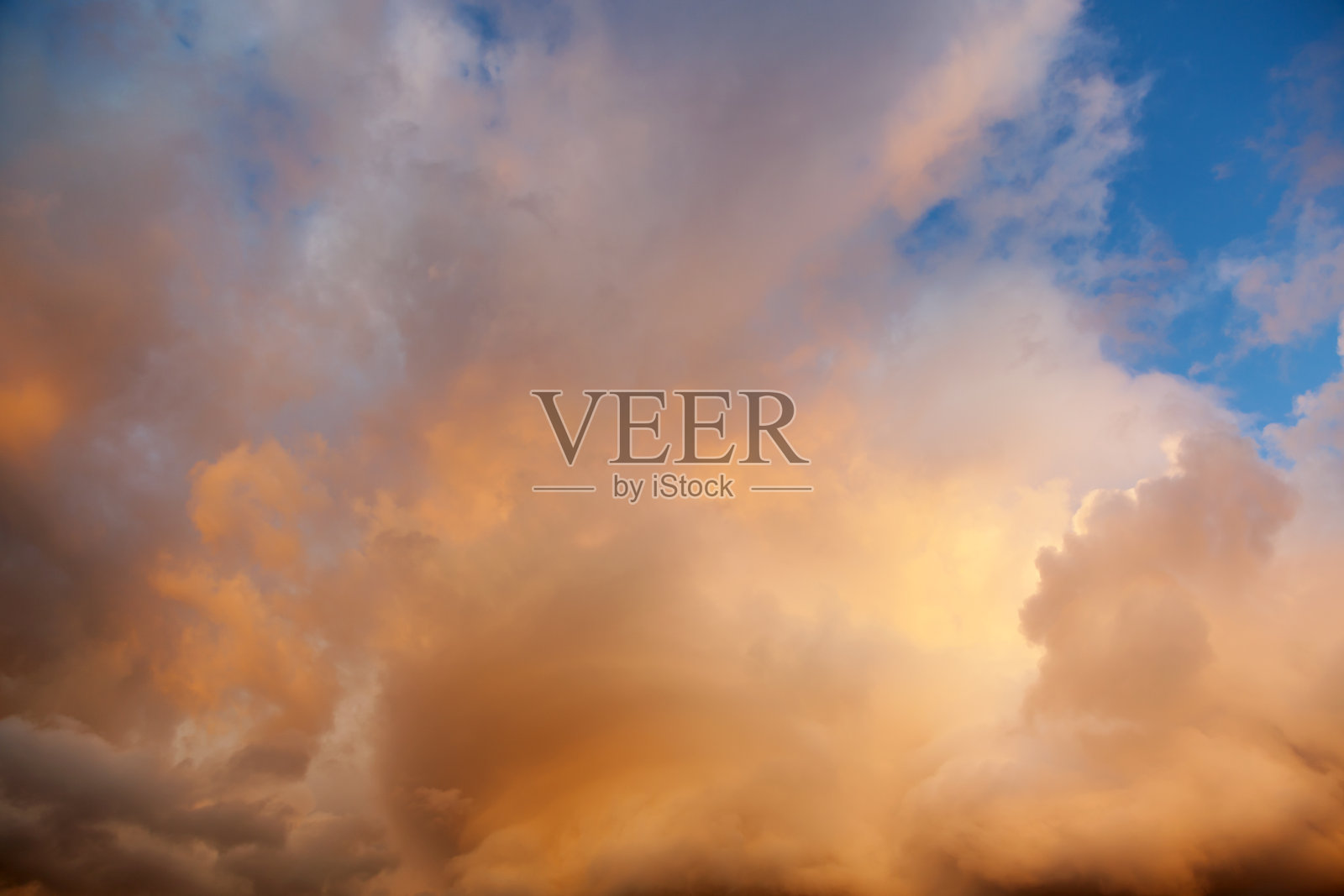 壮观的日落云的形成照片摄影图片