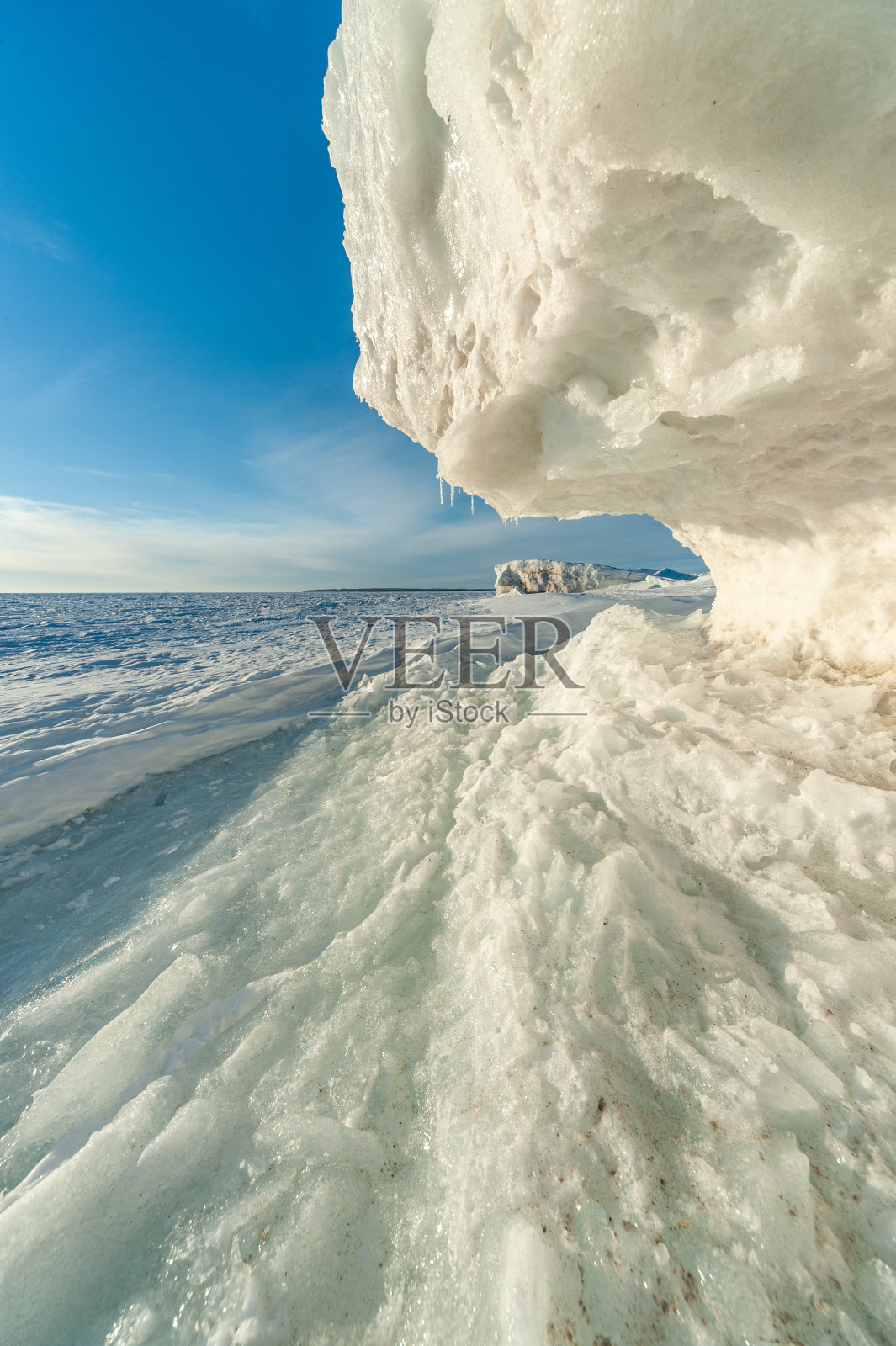 休伦湖和格鲁吉亚湾在冬天的黄昏，蒂尼，安大略省，加拿大照片摄影图片