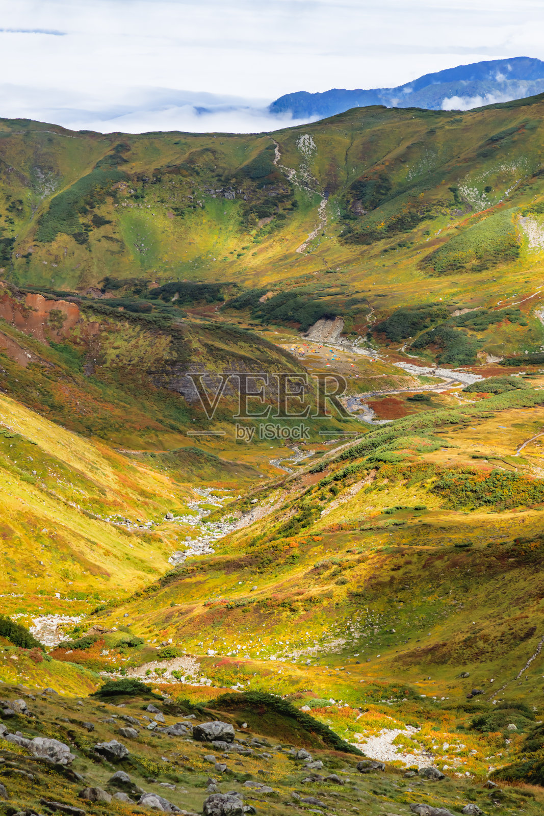 早秋的富山县幕罗道风景，立山黑袍高山路线照片摄影图片