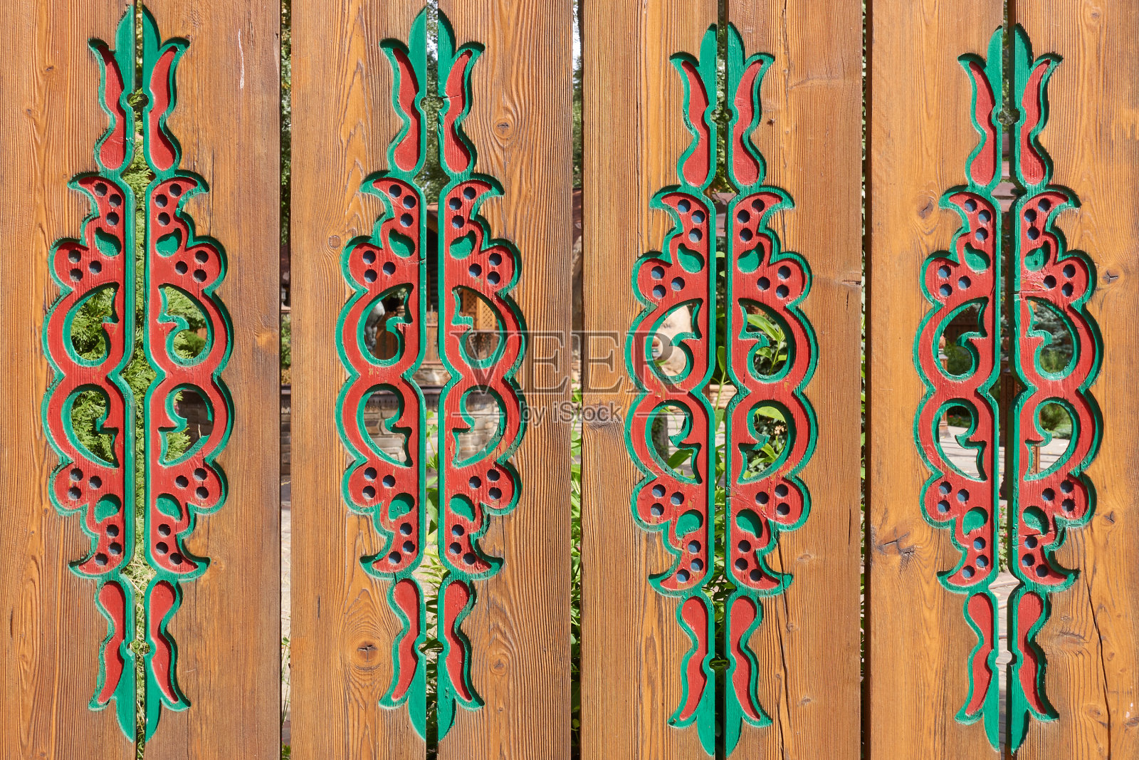 通过装饰板。照片摄影图片