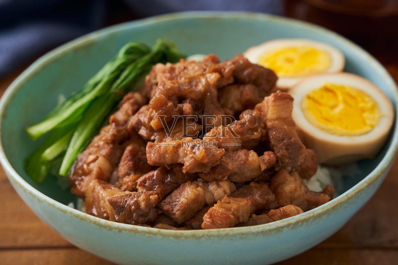 台湾菜:红烧肉饭照片摄影图片
