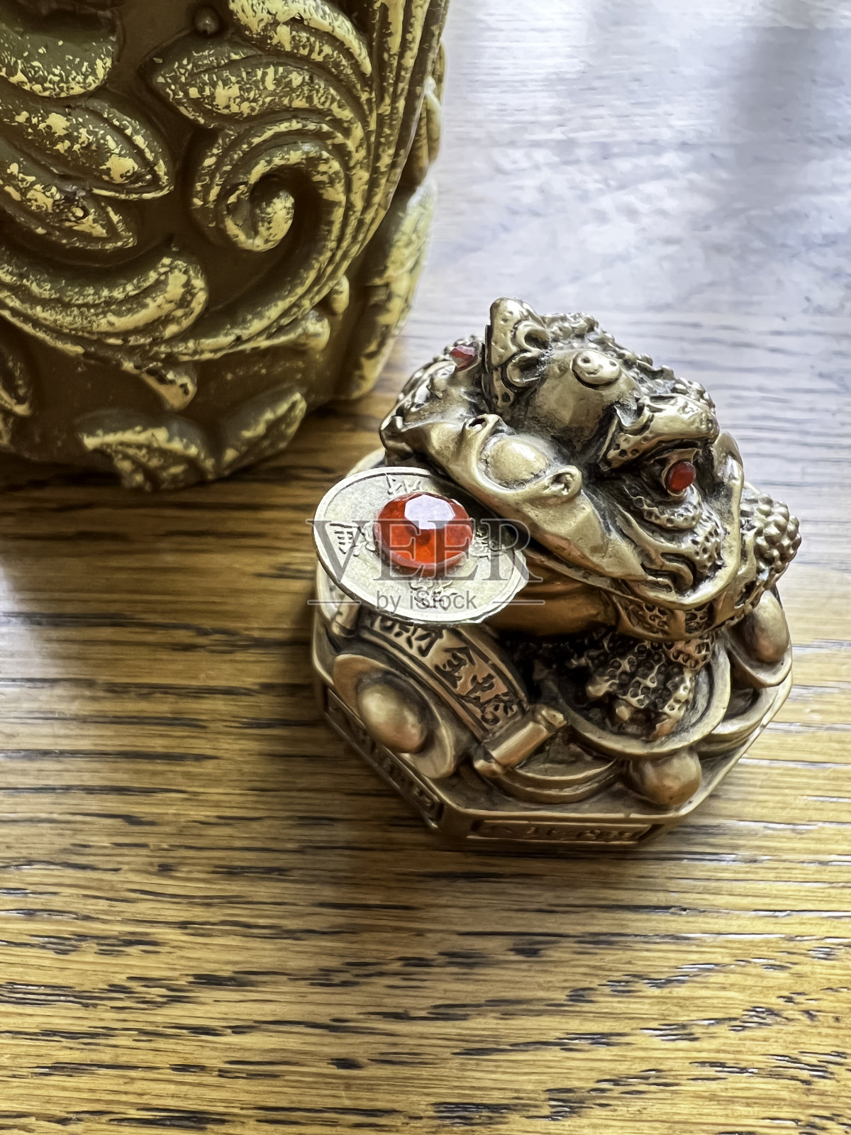 风水压岁钱青蛙配硬币照片摄影图片