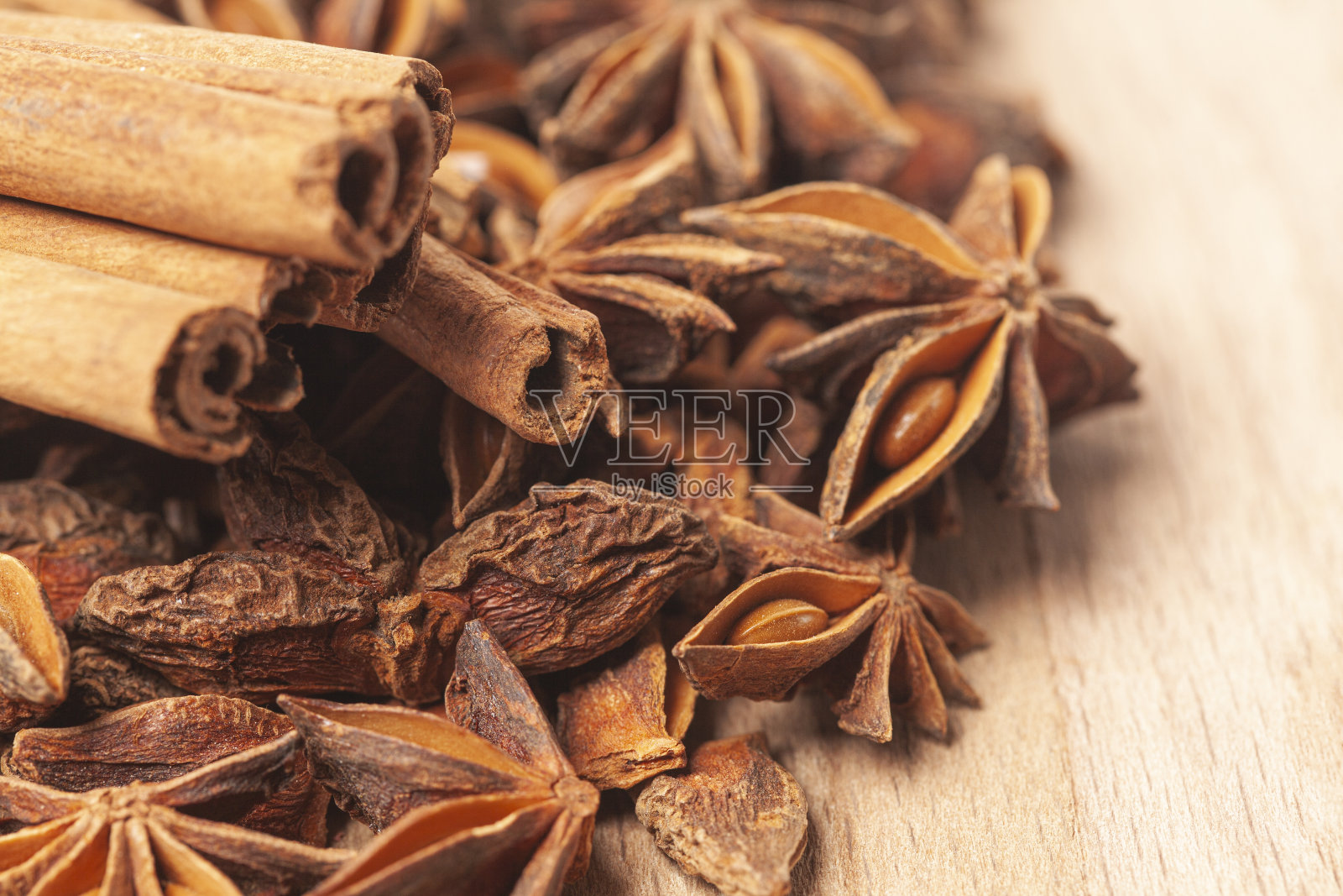 肉桂棒和八角星照片摄影图片