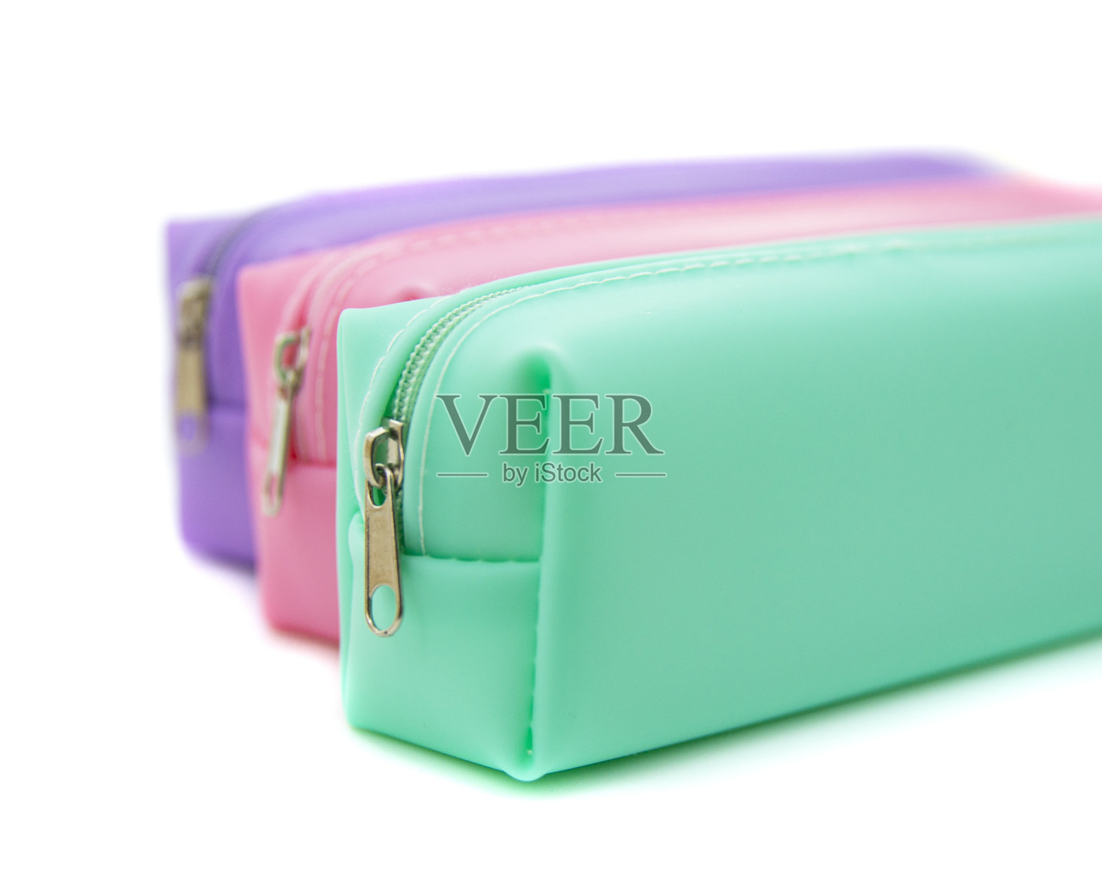 长长的铅笔盒容器隔离在白色背景上照片摄影图片