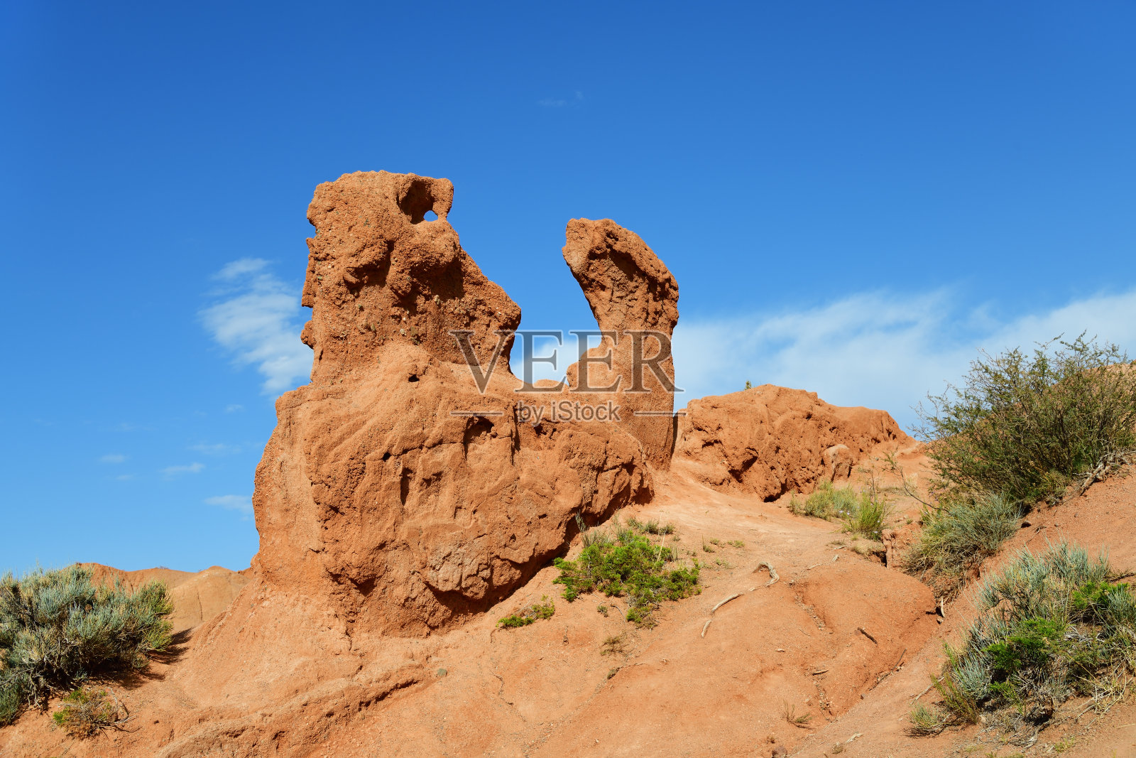 美丽的山景在峡谷童话，吉尔吉斯斯坦照片摄影图片
