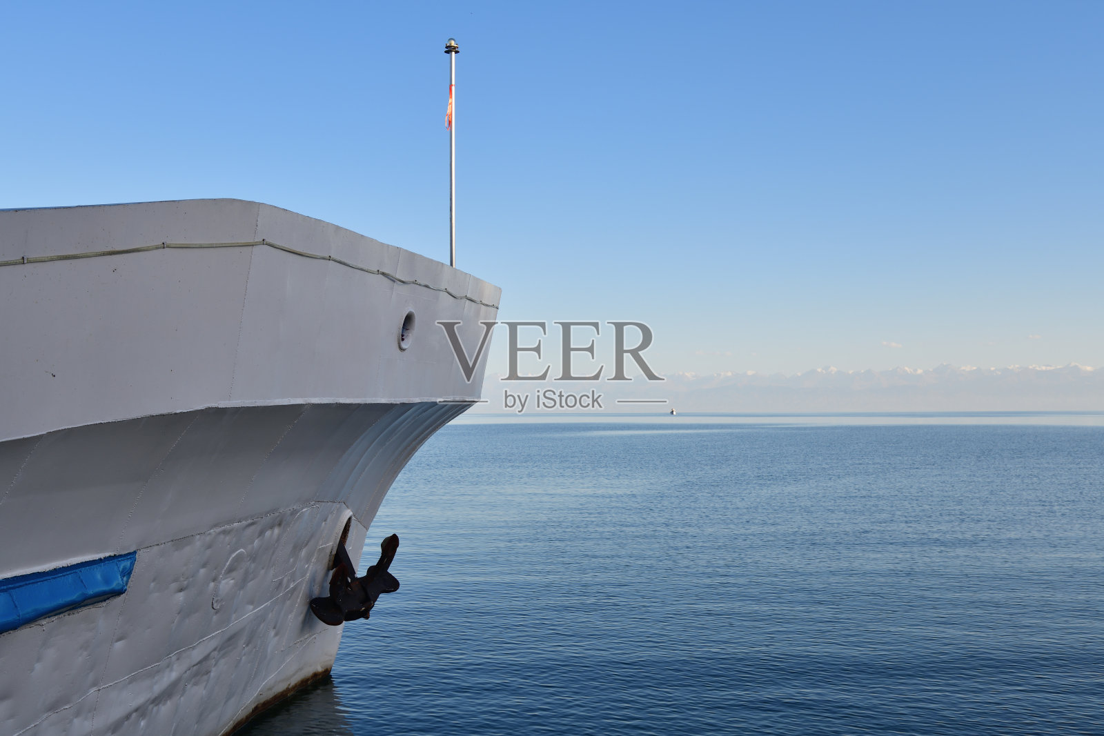 吉尔吉斯斯坦伊斯古湖照片摄影图片