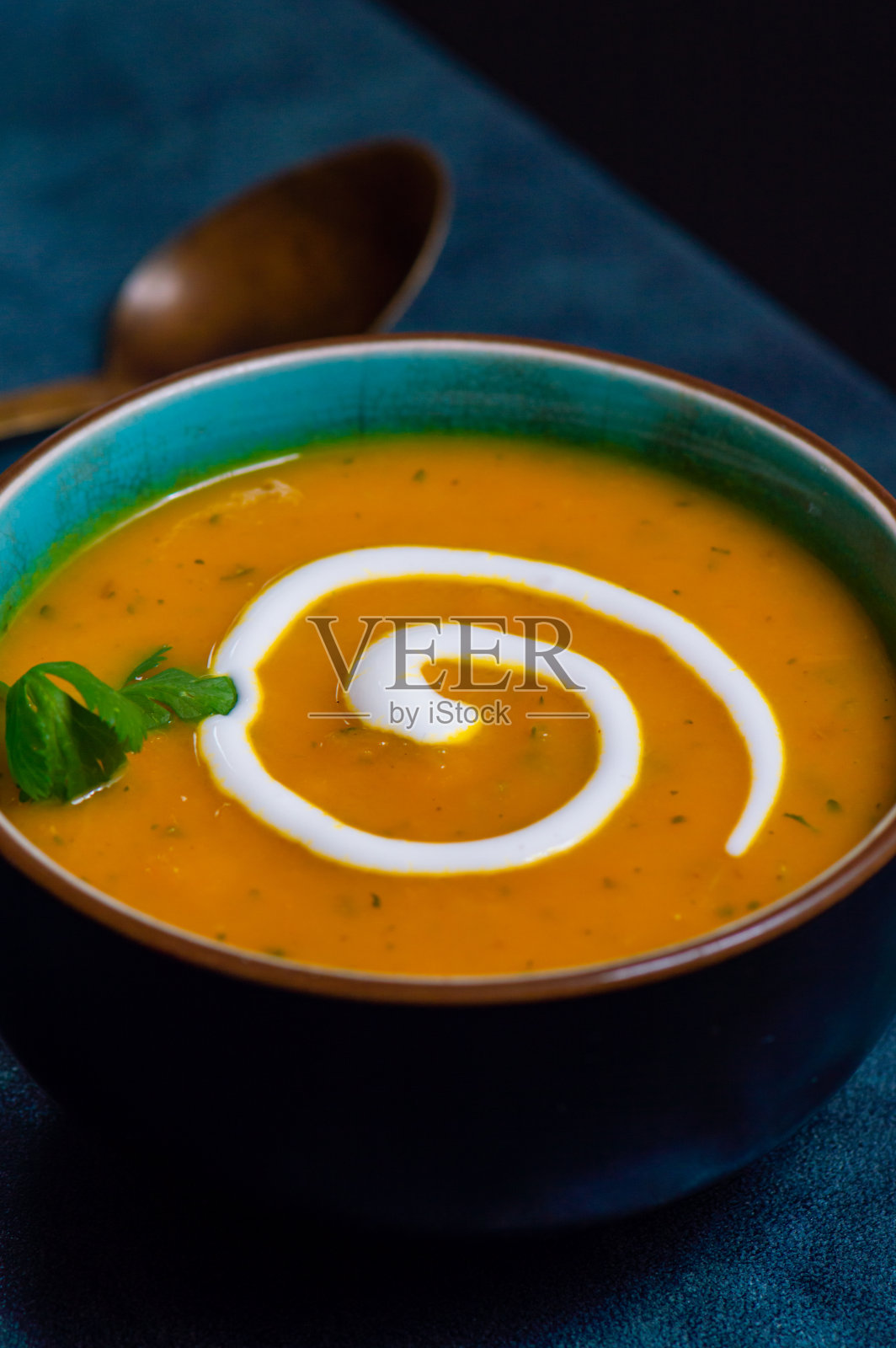 秋季胡萝卜香菜奶油汤照片摄影图片