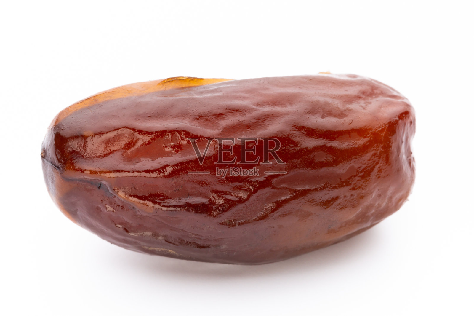 白色背景上孤立的干枣。前视图。平的模式。照片摄影图片