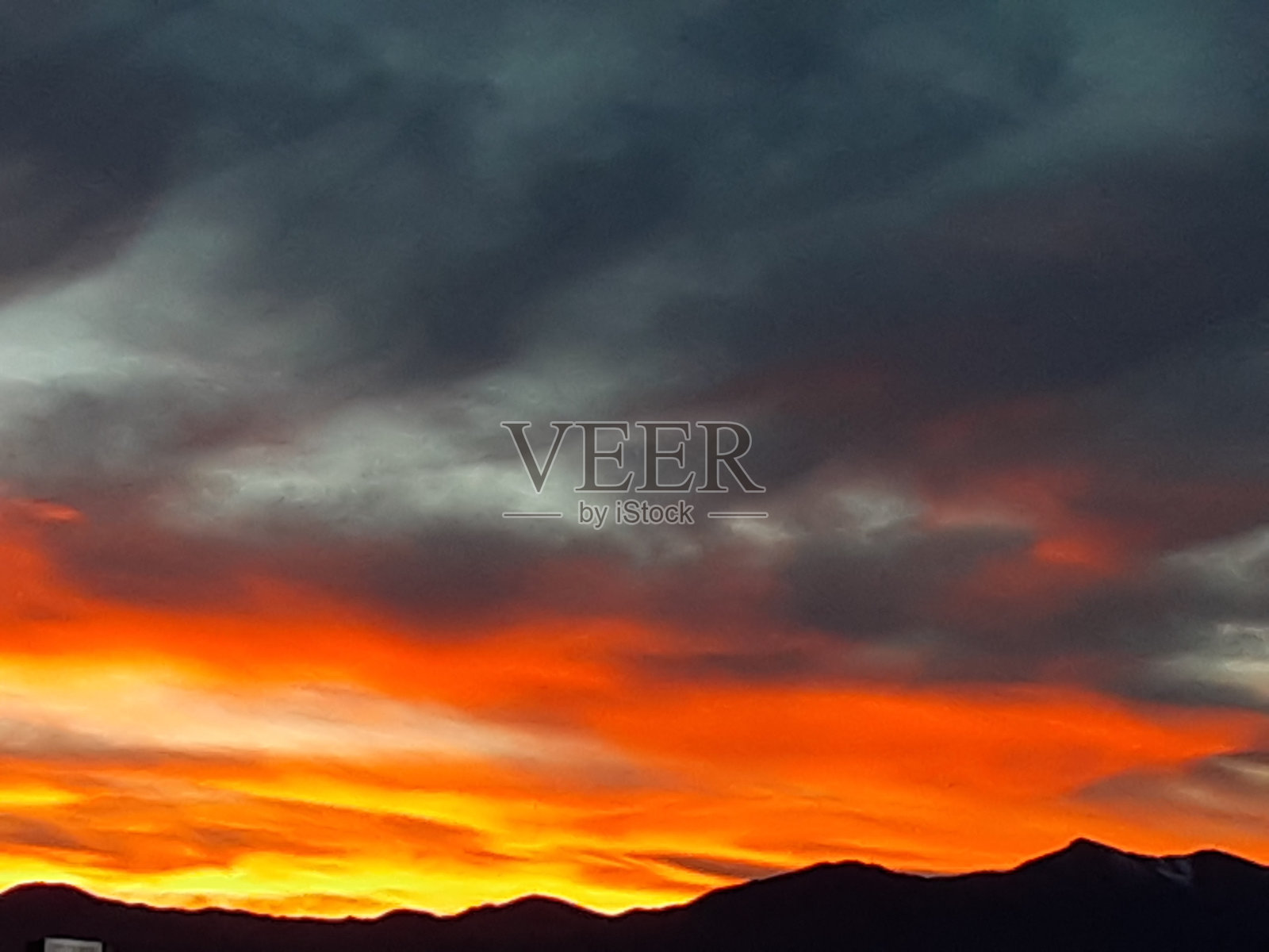 从蓝到灰的日落照片摄影图片