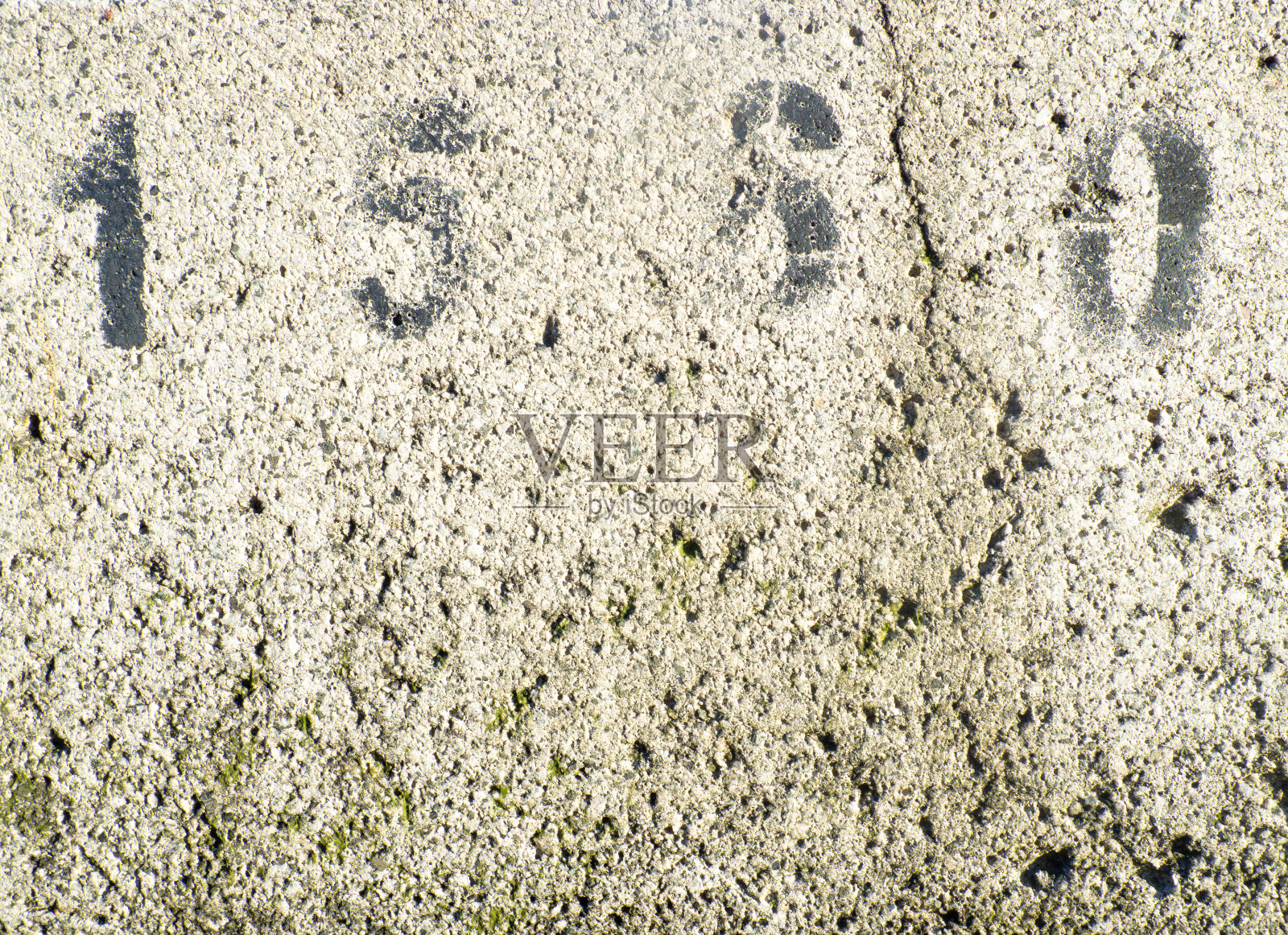 多孔混凝土的背景。具体的数字。灰色的墙。坚实的背景。照片摄影图片