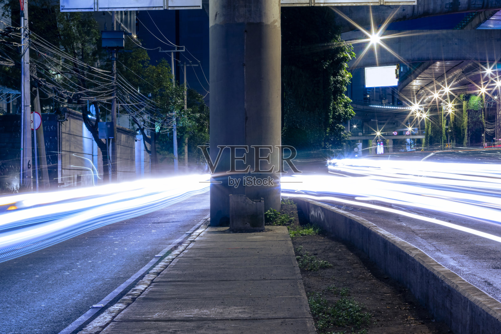 墨西哥城环城公路上的灯光照片摄影图片