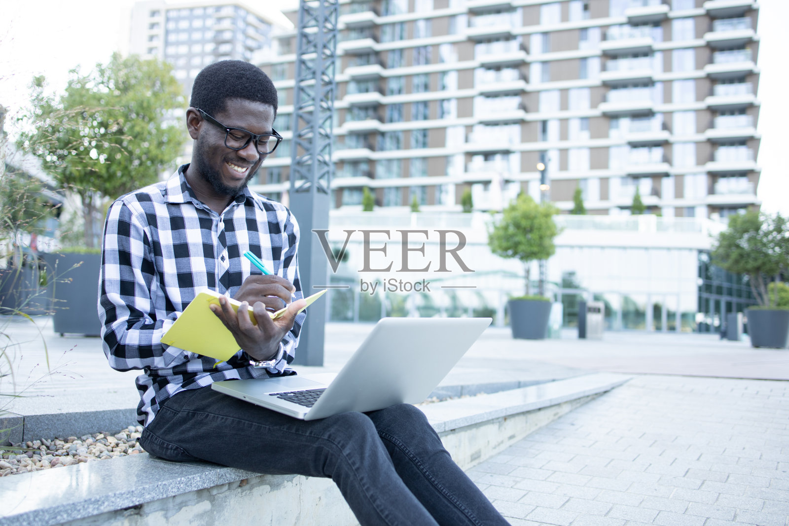年轻的学生照片摄影图片