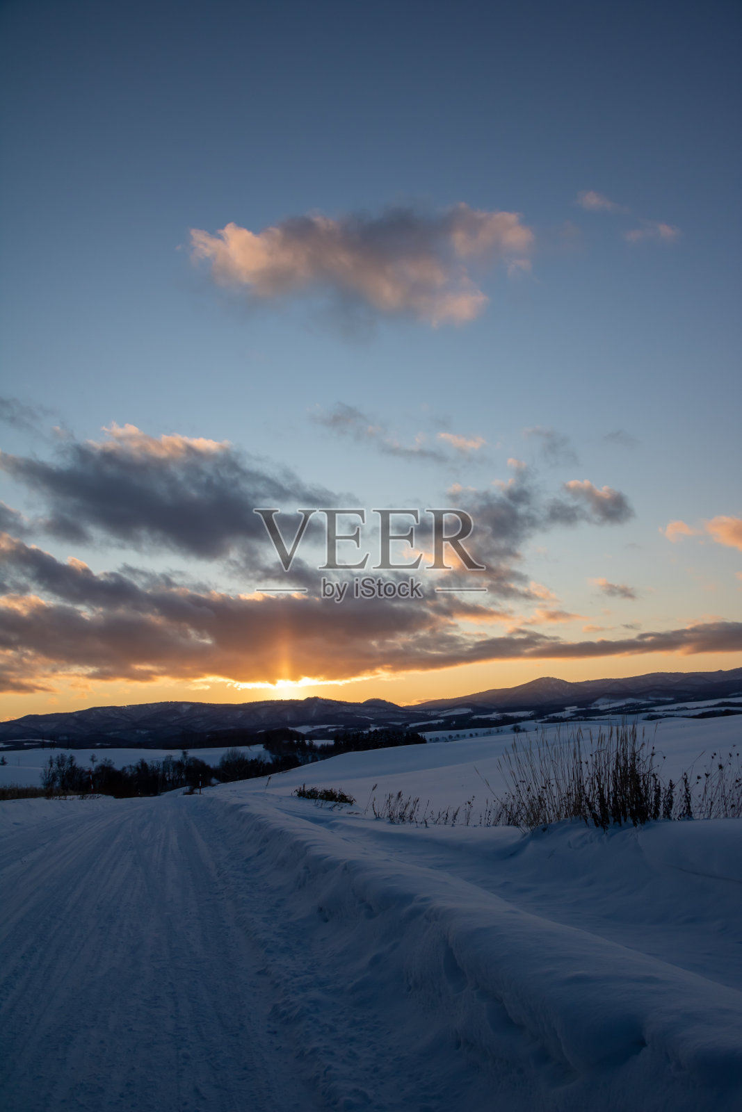 冬路黄昏照片摄影图片