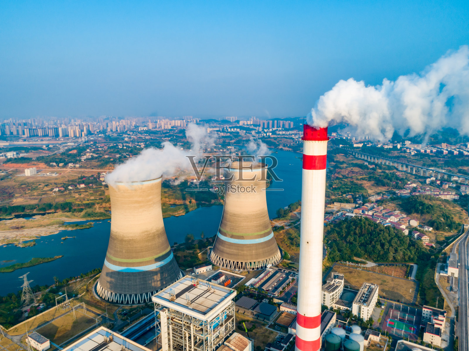 黄昏时分，火电厂，杜科瓦尼核电站冷却塔照片摄影图片