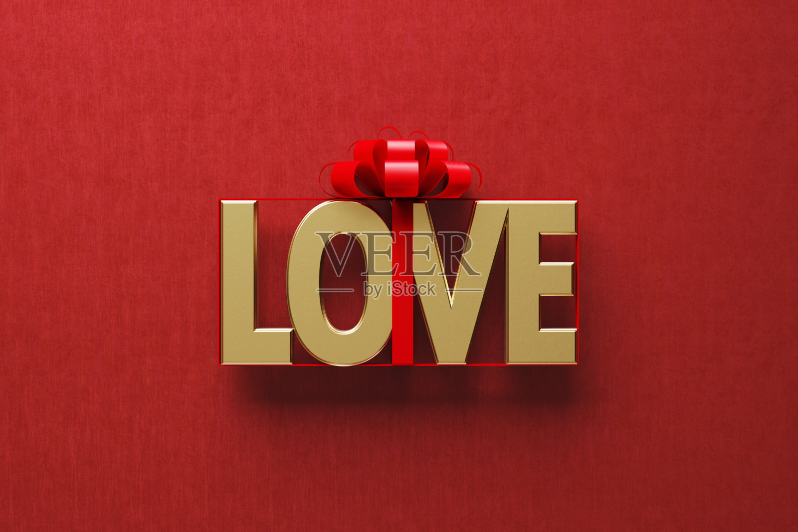 爱情概念:红色背景，红色丝带，金色情话照片摄影图片