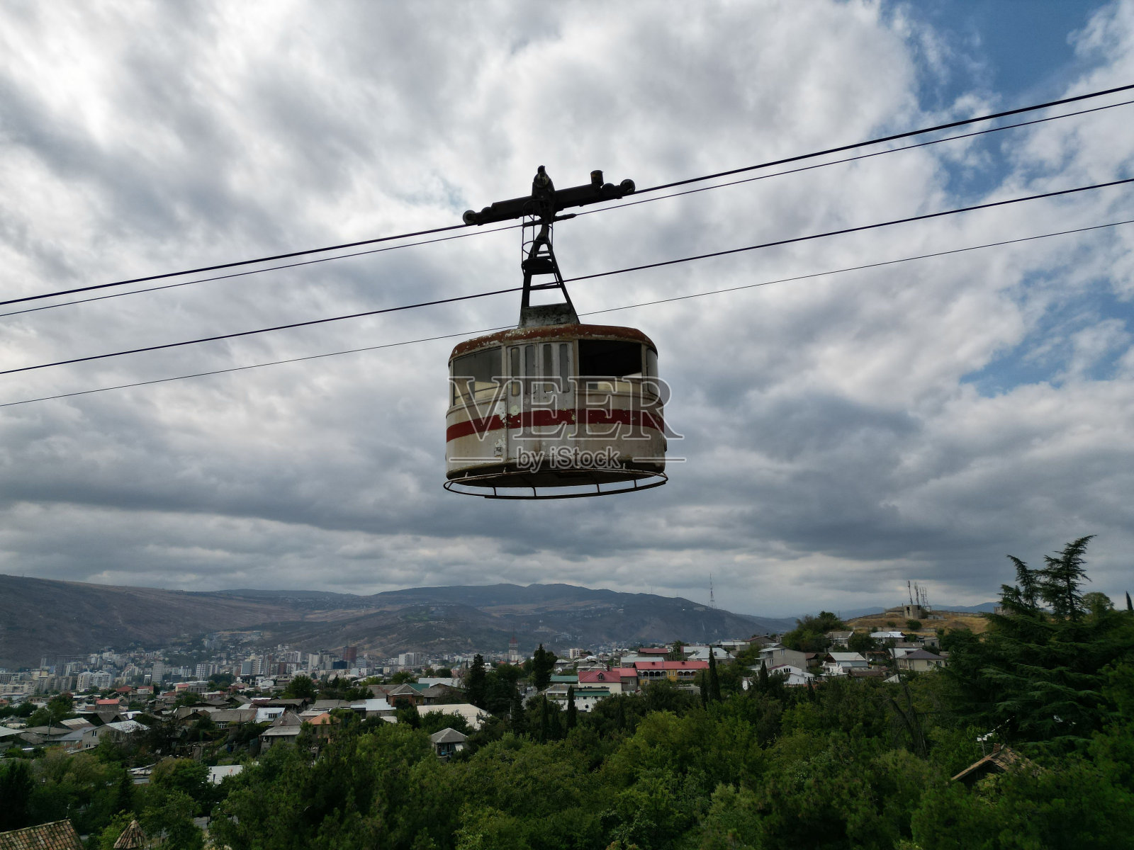 格鲁吉亚第比利斯Samgori地铁站的废弃缆车特写照片摄影图片