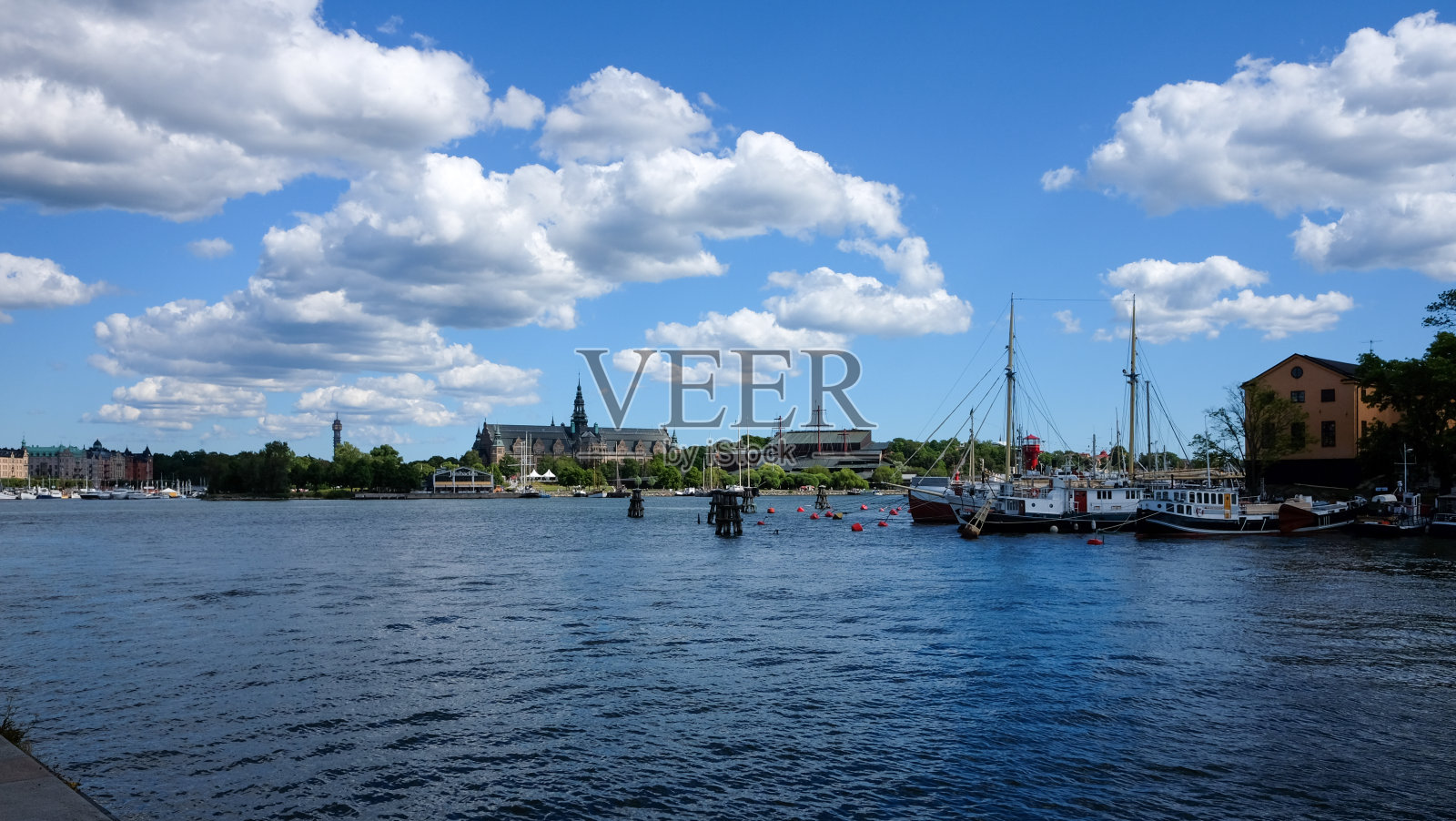 斯德哥尔摩的一个大湖照片摄影图片