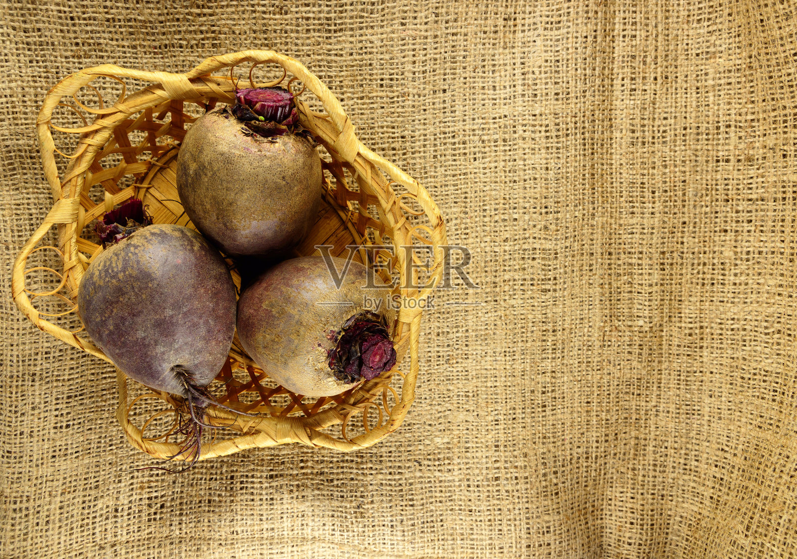 篮子里多汁的甜菜照片摄影图片