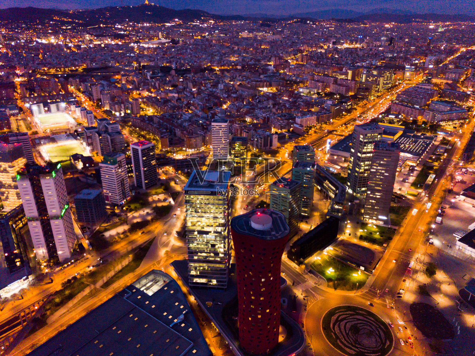 灯光下的巴塞罗那照片摄影图片