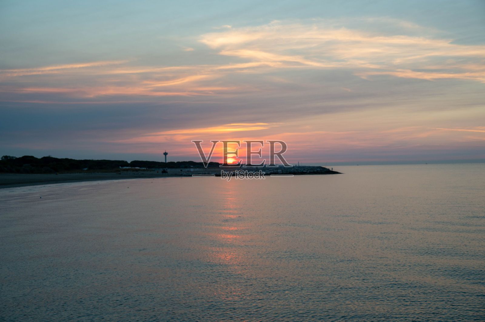 日落时美丽的海景照片摄影图片