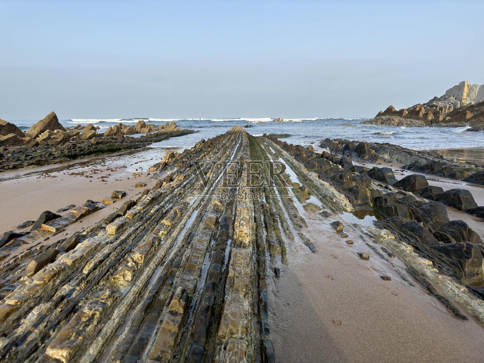 雾天的阿兹科里海滩，比兹卡亚照片摄影图片