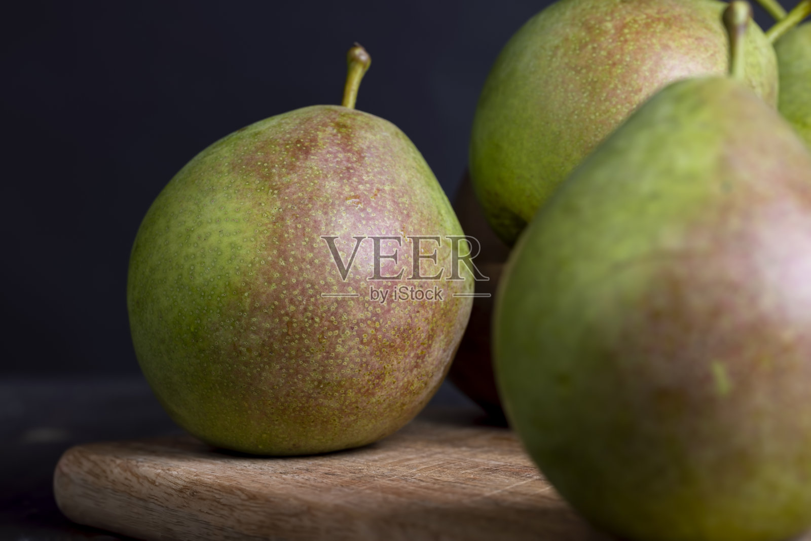 整个成熟的绿梨，特写照片摄影图片