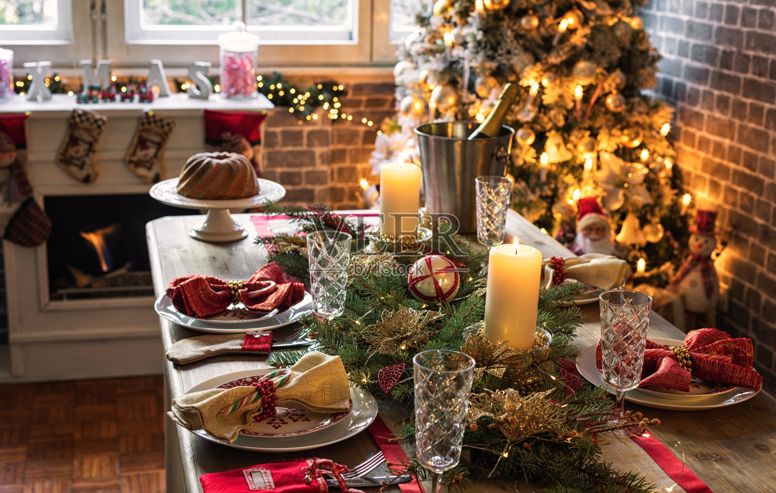 优雅的圣诞餐桌照片摄影图片