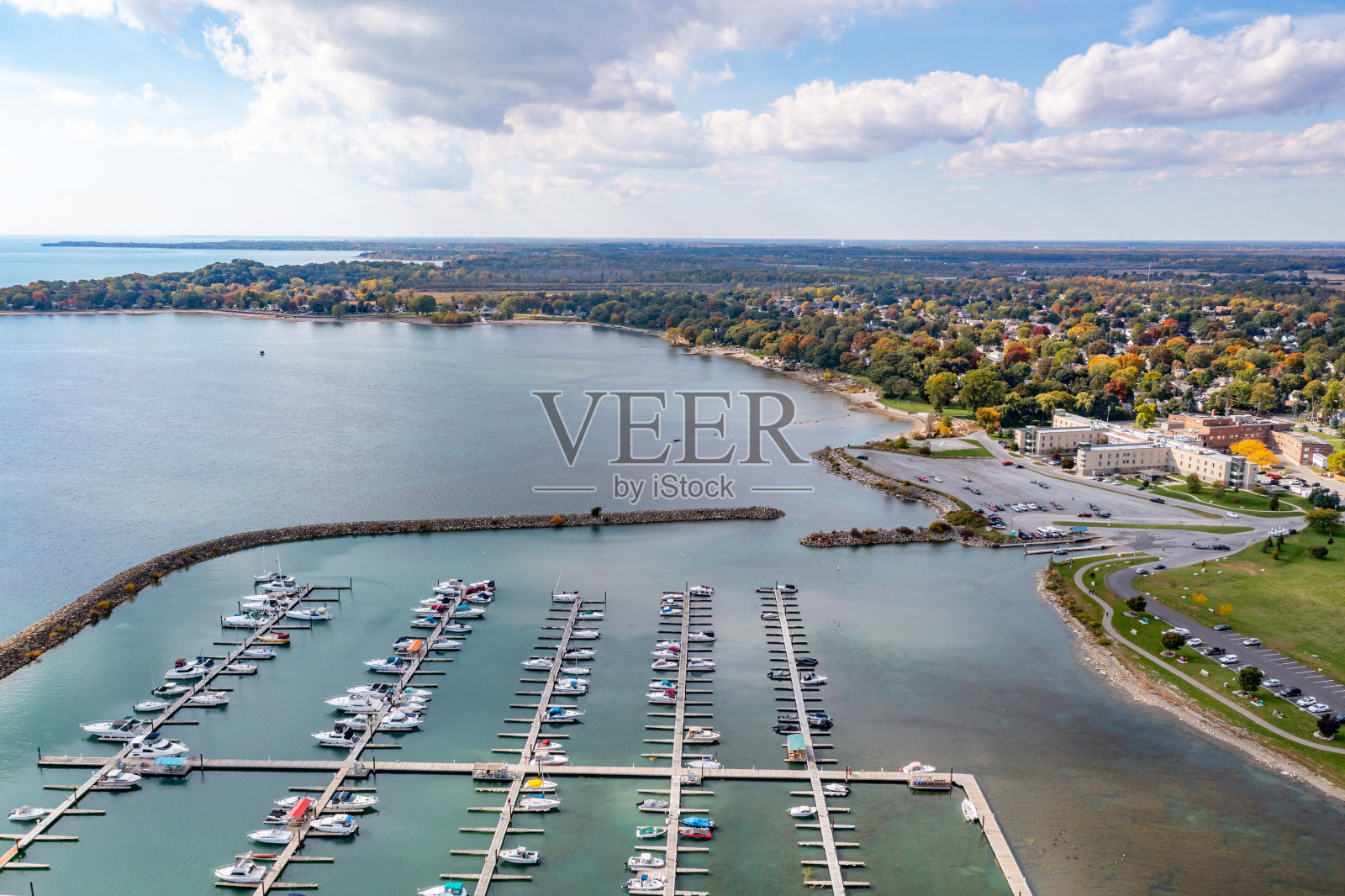 鸟瞰H.H. Knoll湖景公园和海洋，科尔本港，加拿大照片摄影图片