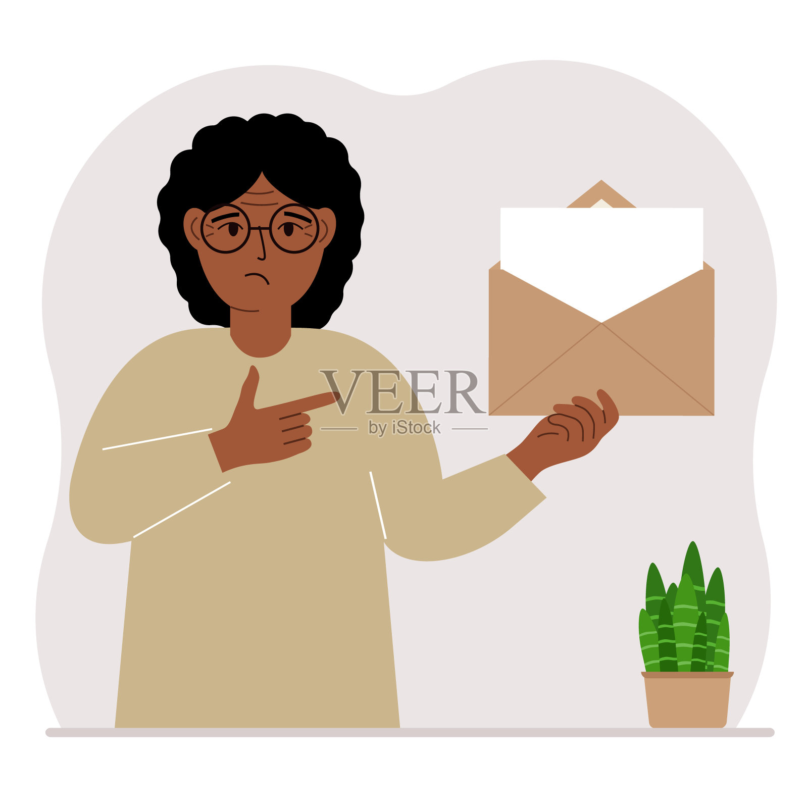 一个女人拿着一个打开的信封，里面有一封信。空白的一张纸作为文本模板。邮件的概念。发送消息、通知、邀请插画图片素材