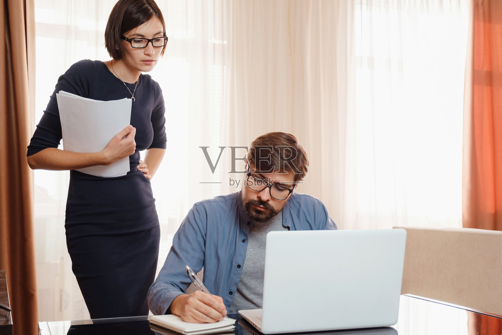 在家工作、远程学习和在线营销的概念照片摄影图片