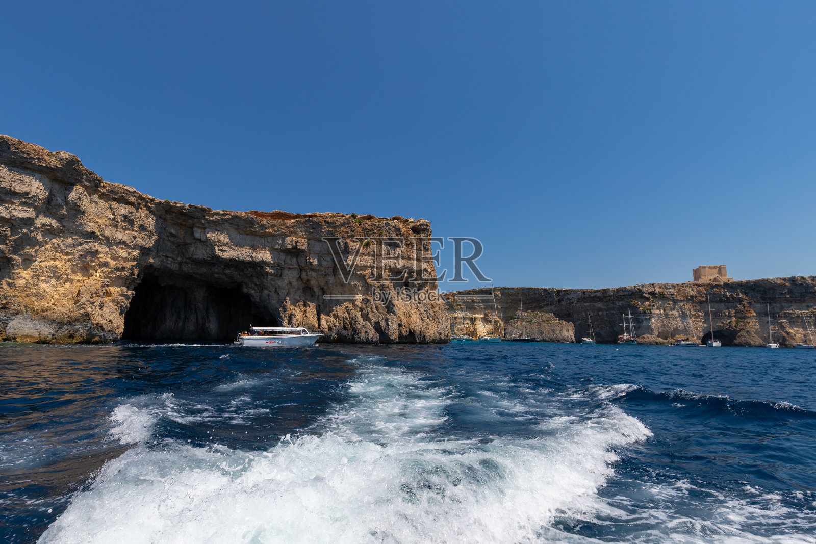 蓝色洞穴是马耳他东南部海蚀洞穴的综合体照片摄影图片