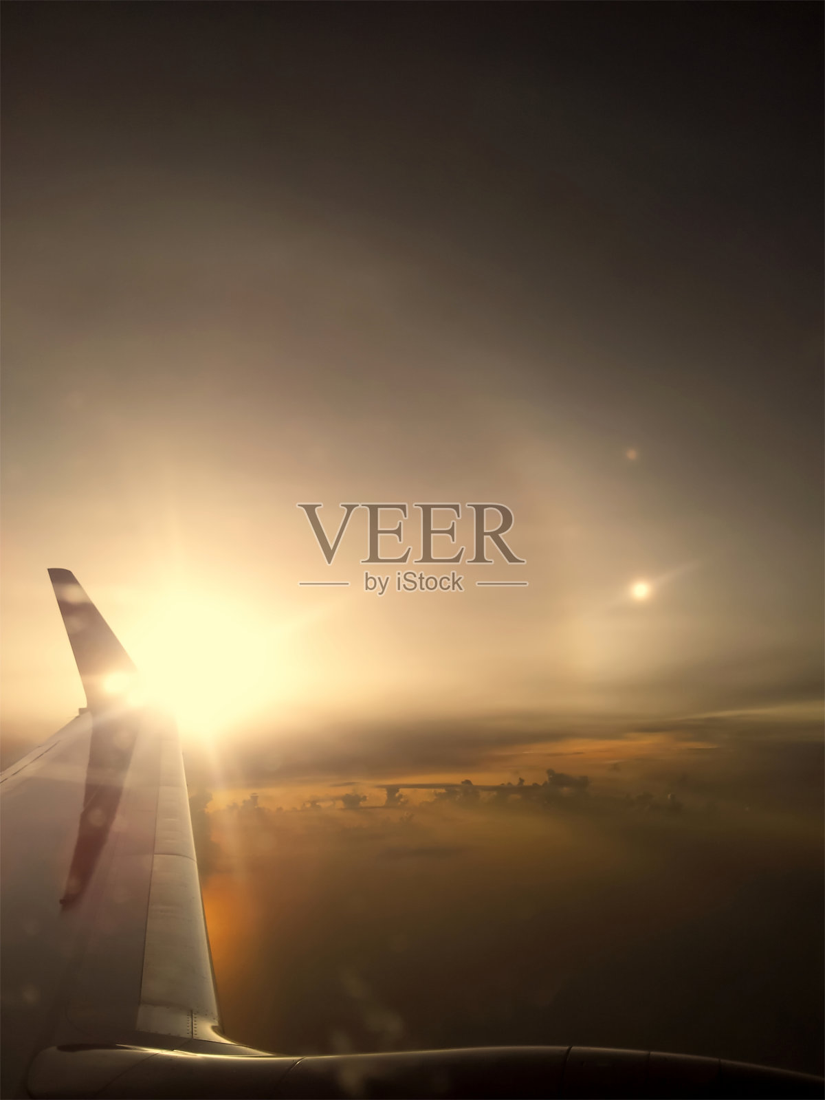 天空飞机顶部的深棕色天空和浅色的公平545.jpg照片摄影图片