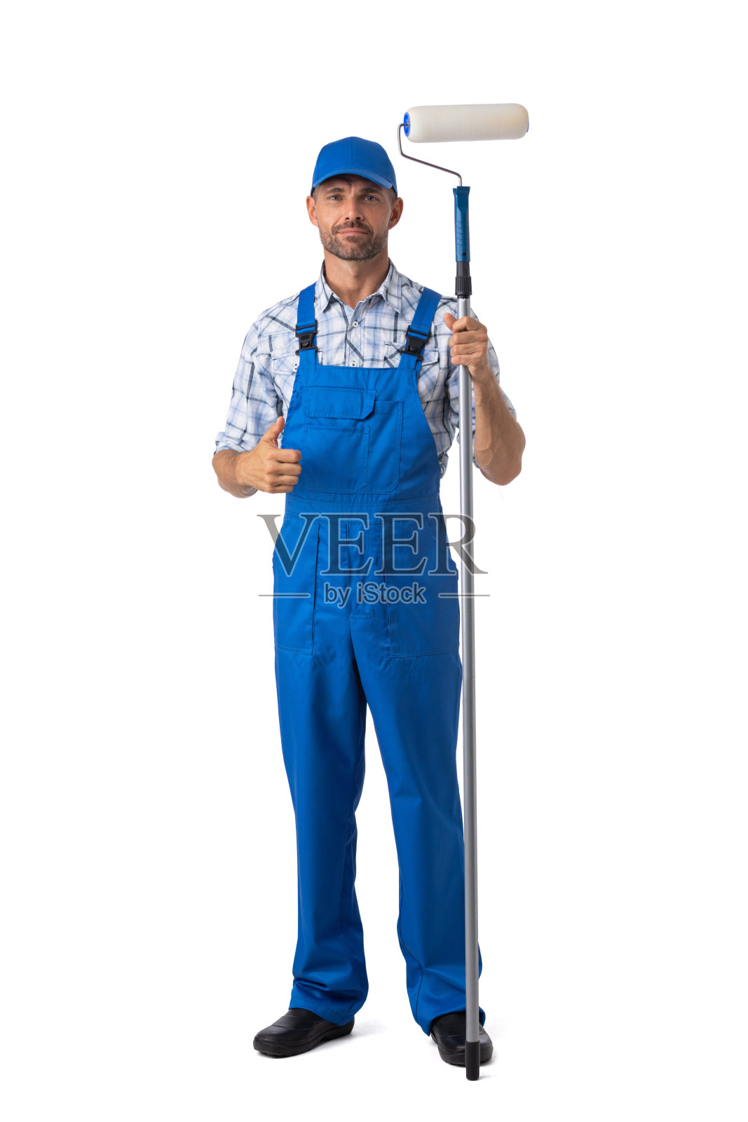 带油漆滚筒的油漆工照片摄影图片