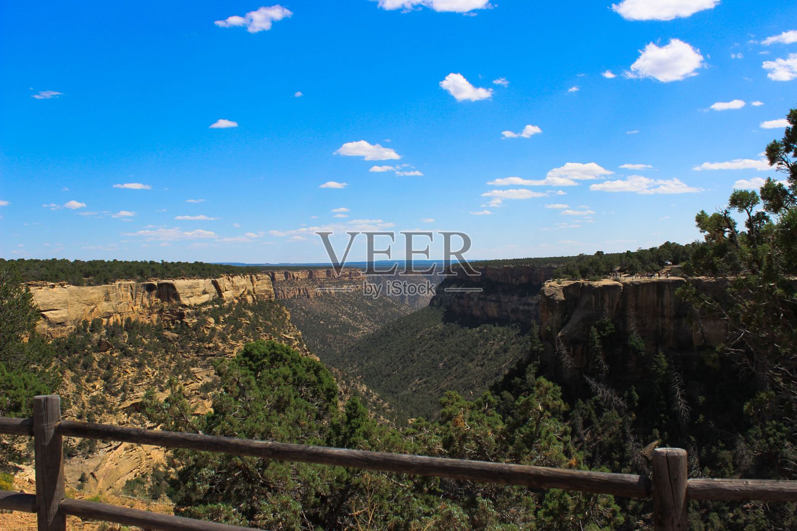 美丽的梅萨维德国家公园在蓝天下蒙特祖玛县，科罗拉多州照片摄影图片