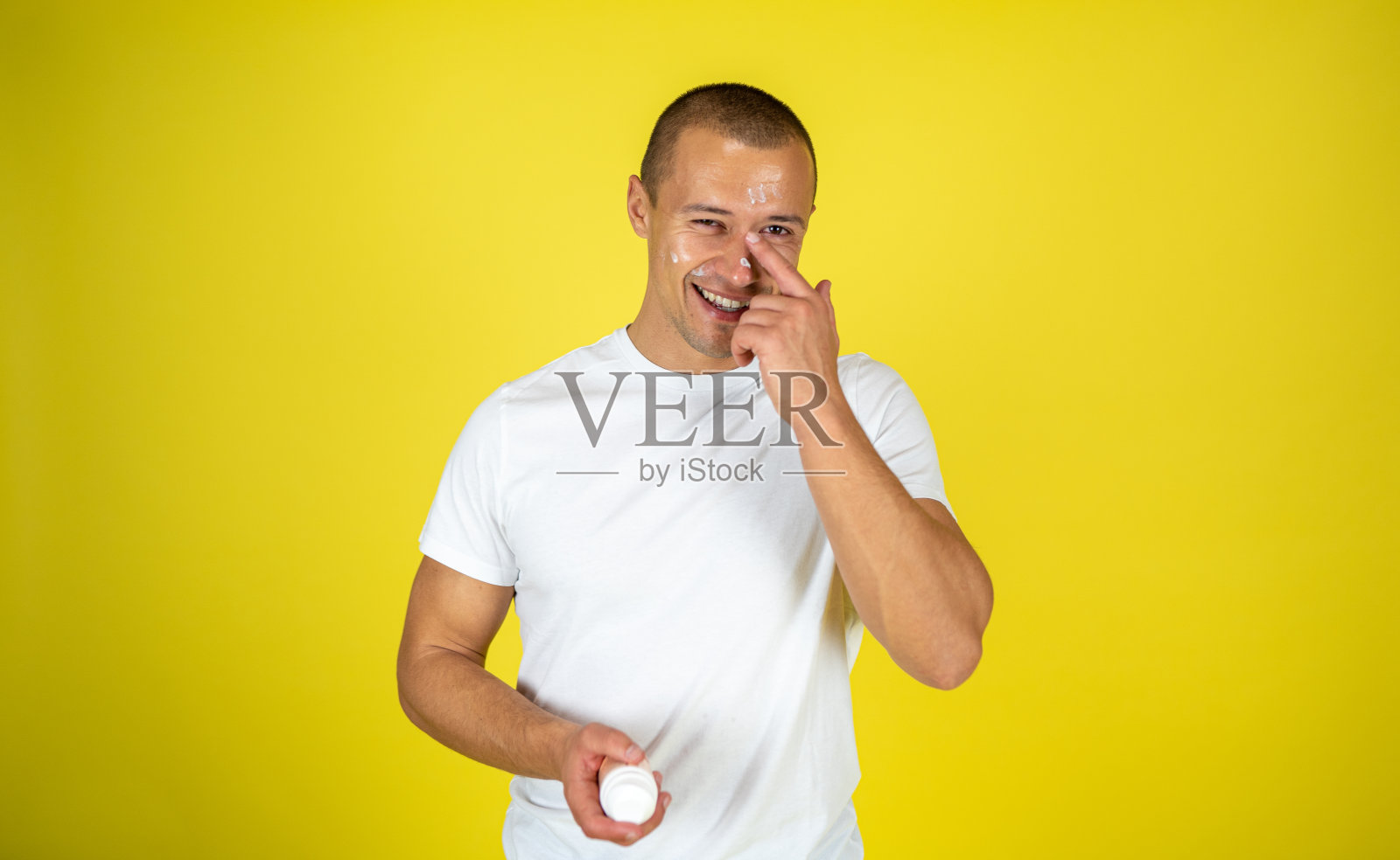 男人和剃须照片摄影图片