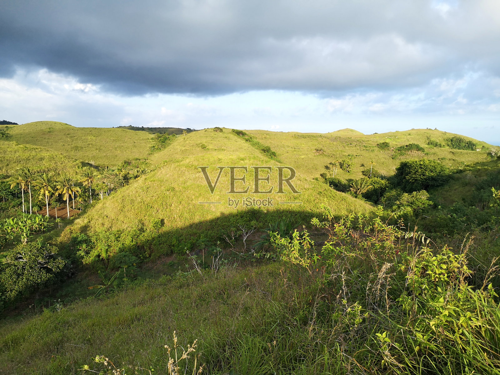 印尼巴厘岛努沙彭尼达的天线宝宝山照片摄影图片