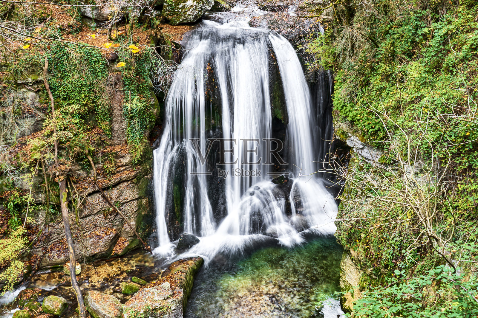 萨森尼奇，Furon，法国11 2021照片长曝光的Furon的电流照片摄影图片