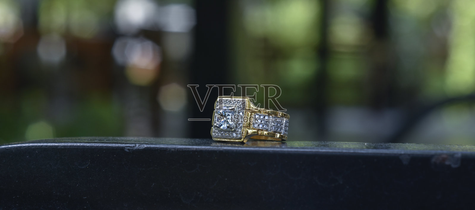 结婚戒指，钻石珠宝首饰照片摄影图片