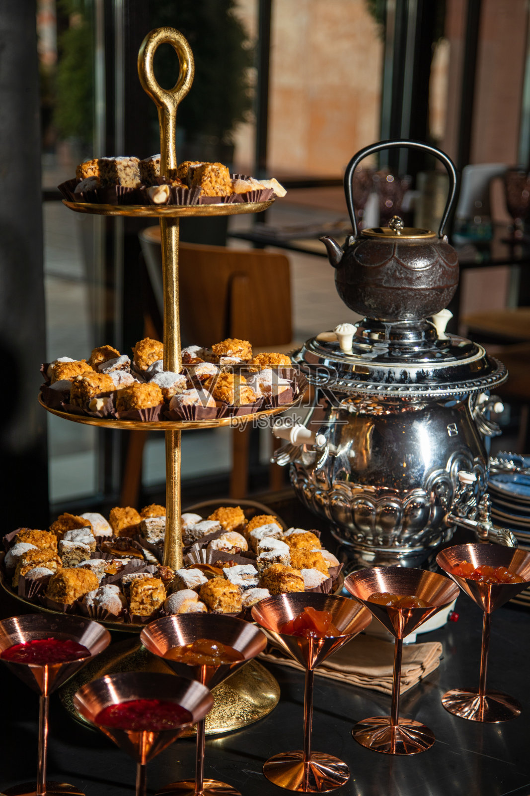 准备好千层面及其配料，春季健康素食烹饪食材。食品的背景照片摄影图片